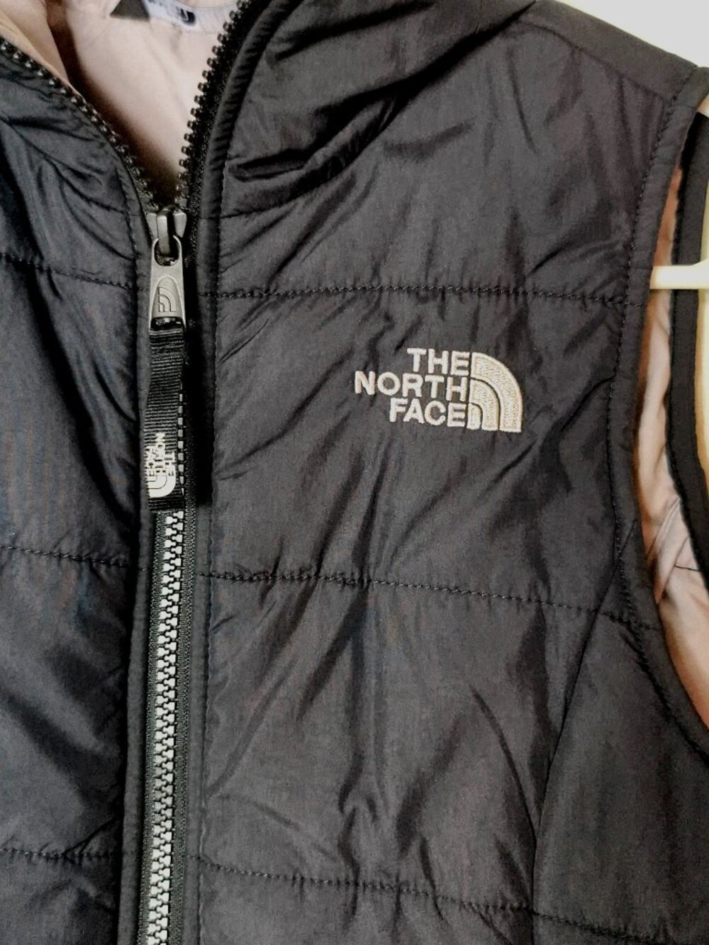 The North Face Girls Vest M Black Puffer Lightweight Quilted Layer 10/12 - Picture 2 of 6